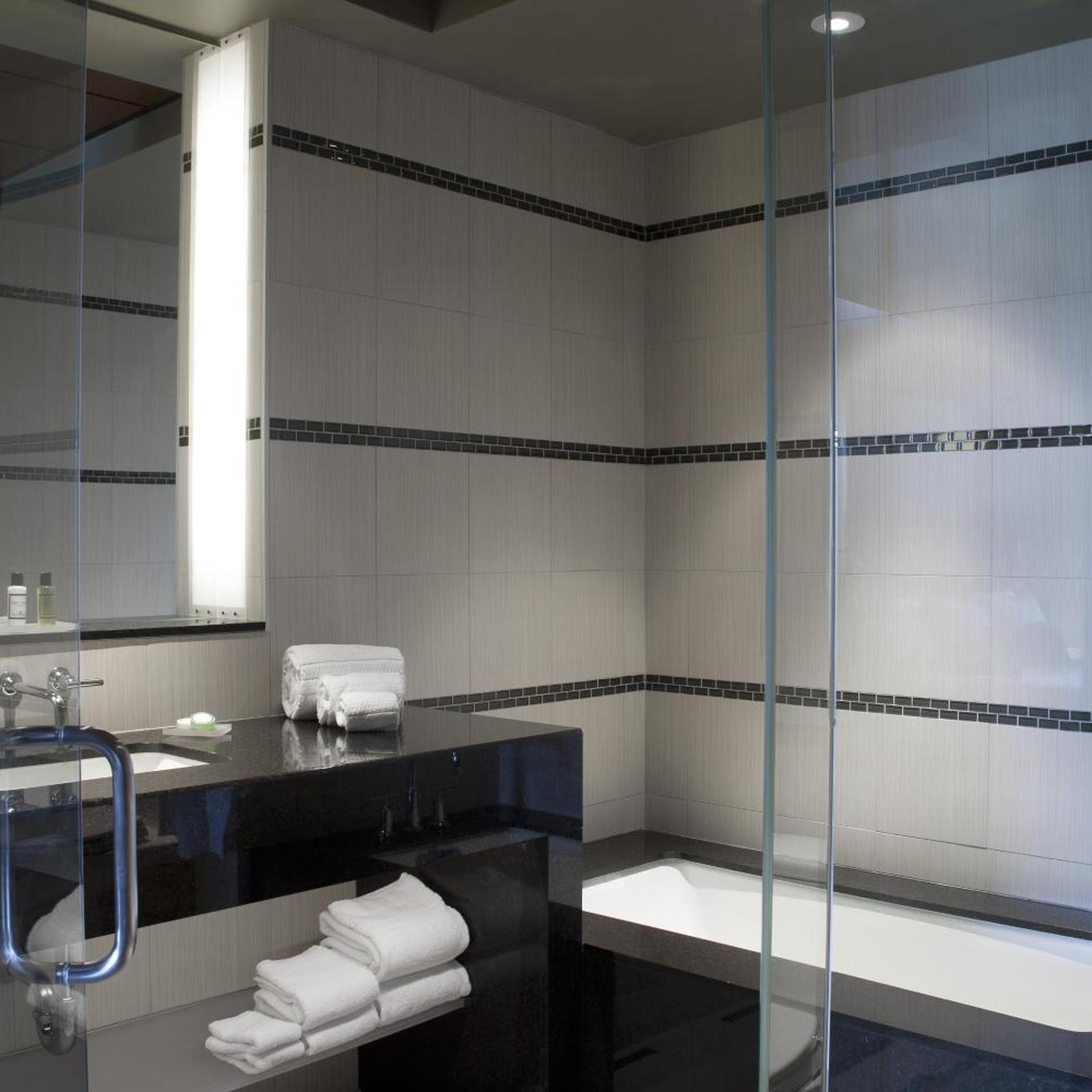 Deluxe, 2 Queen Beds, with View, Talking Stick Resort 5/8