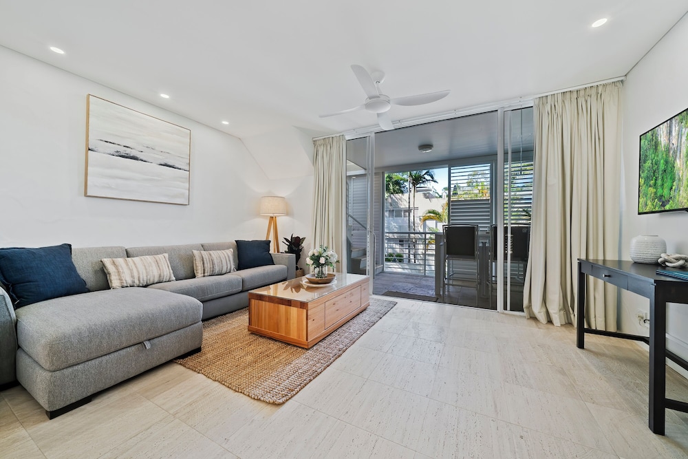 NOOSA BLUE RESORT 52/76