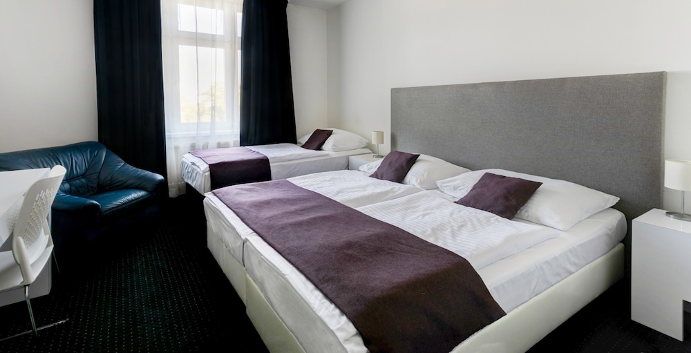 ROOM, TRIPLE