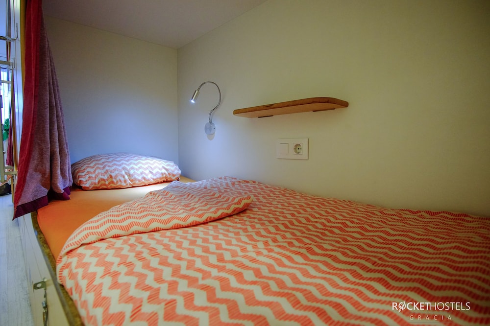 Mixed Dorm, Shared Bathroom