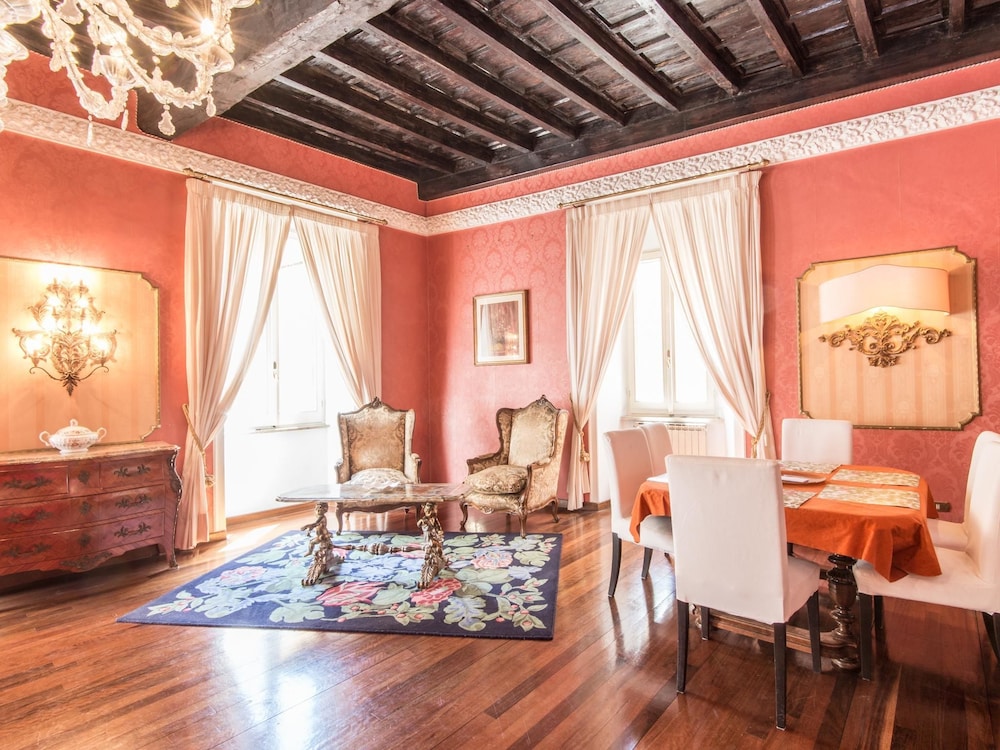 RSH Spanish Steps Luxury Apartment 28/44