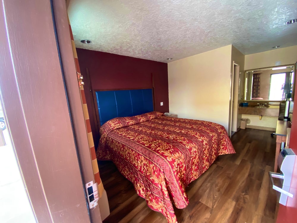 Economy Lodge by Hotel O Texas City 14/42