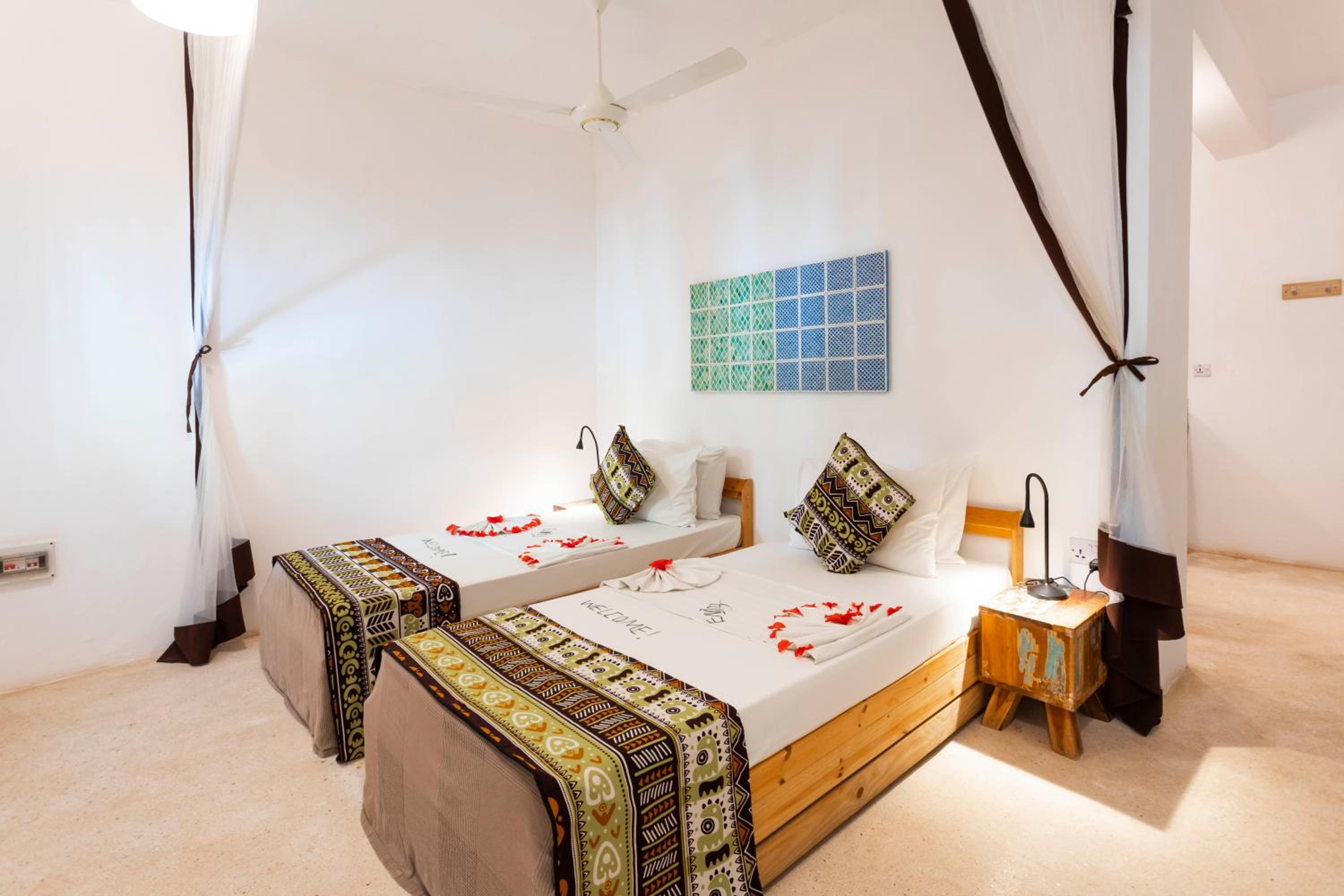 Superior, King Bed, Back Pool View