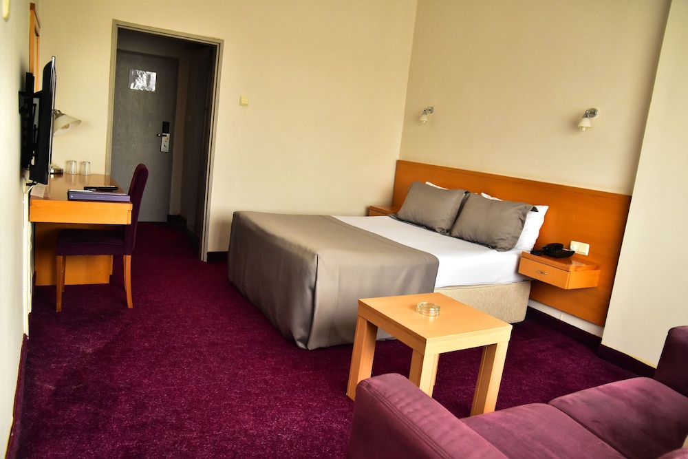 Hande Hotel 17/60