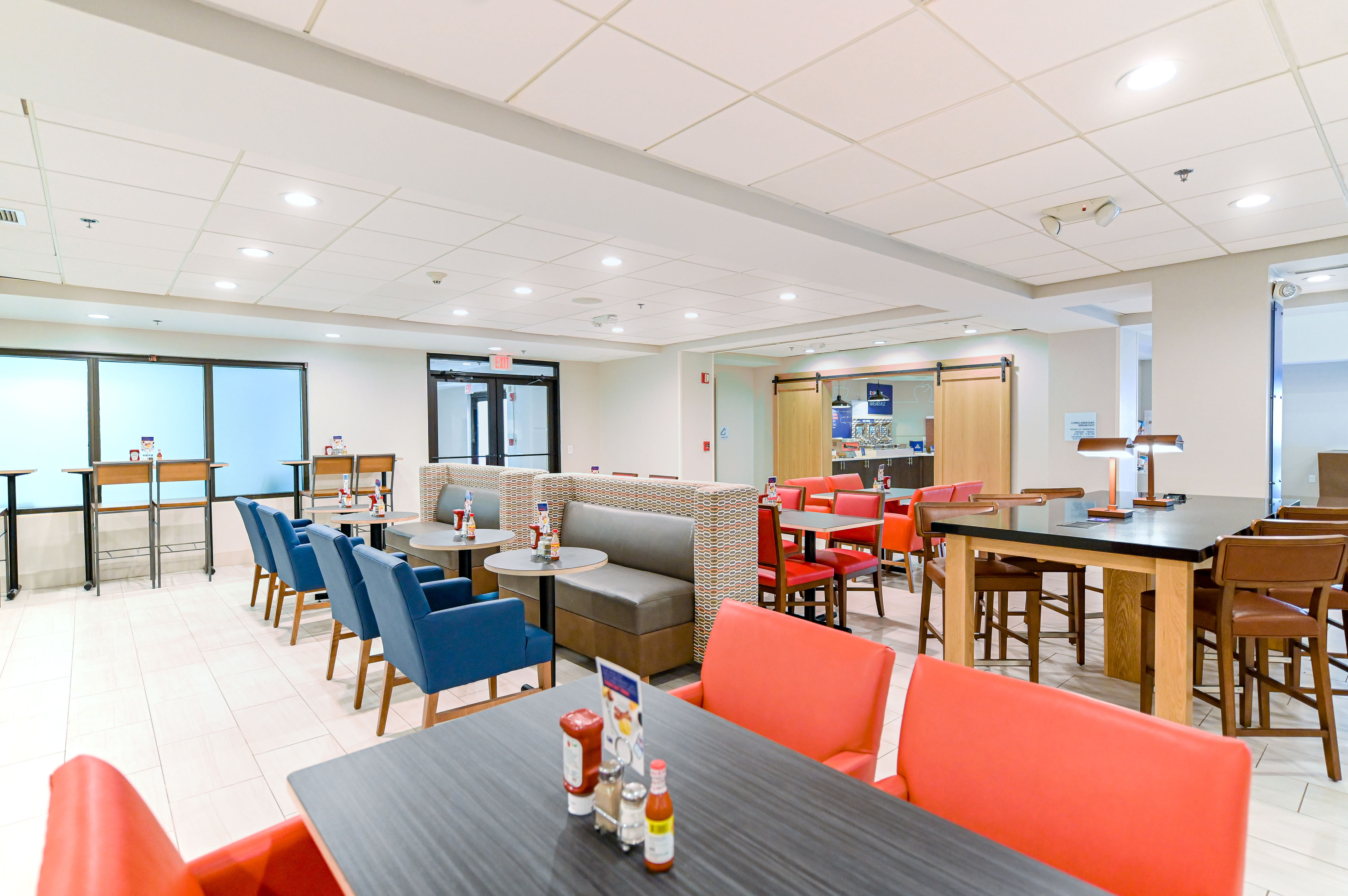 Holiday Inn Express Richmond Airport 38/60