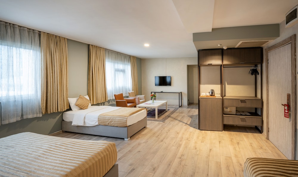 Orya Hotel 33/63