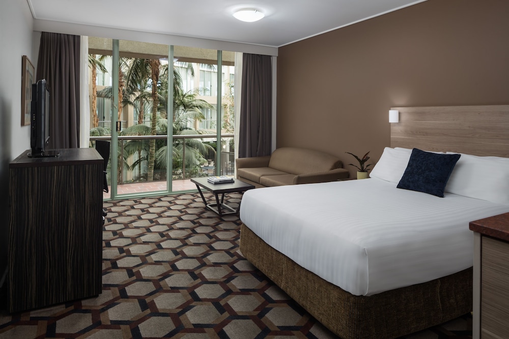 SUPERIOR, KING BED