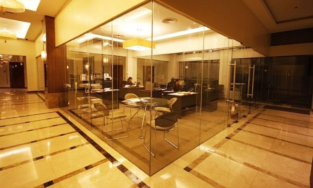 The Avenue Plaza Hotel 32/68