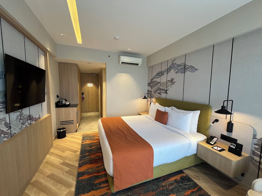 Ramada Encore by Wyndham Gurugram Dwarka Expressway 25/60