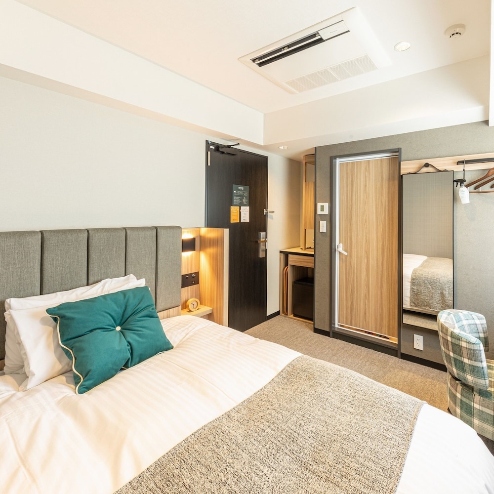 Moderate, Single, Double Bed