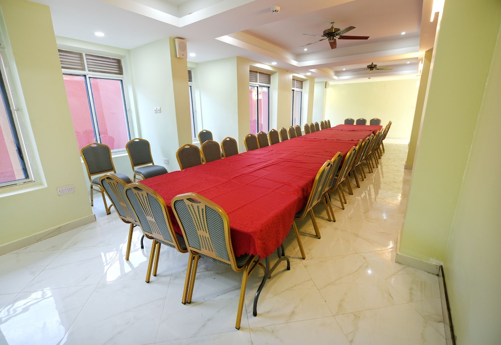 Nyumbani Hotel Makerere 25/33