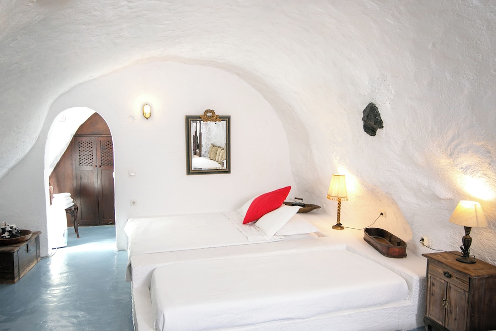 Cave, Family, Suite, Queen and Twin Beds, Caldera View