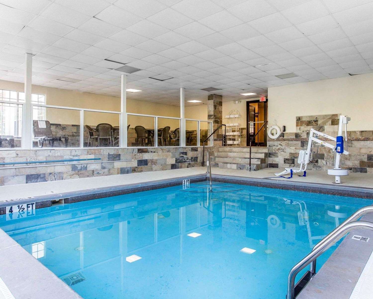 Comfort Inn & Suites Ballpark Area 4/16