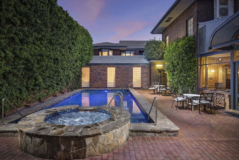 Adelaide Inn 24/48