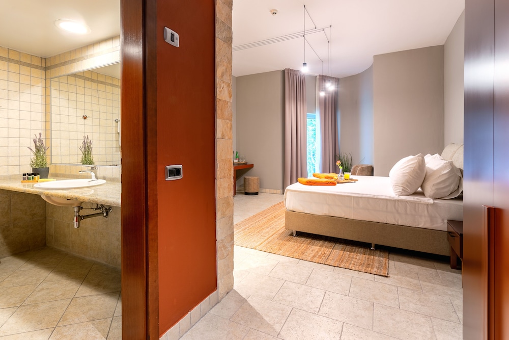 غرفة قياسية ركنية بسرير مزدوج بإطلالة على الحديقة، Boutique Beach Resort Podstine 7/7
