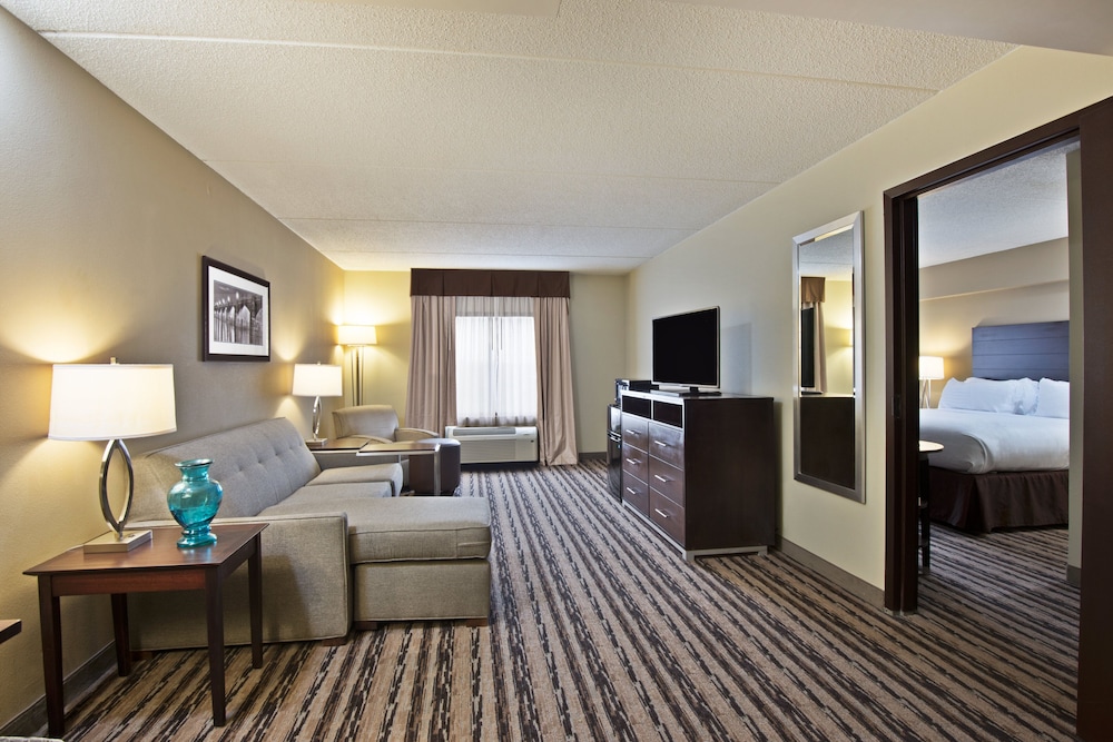 Holiday Inn Harrisburg East 30/61