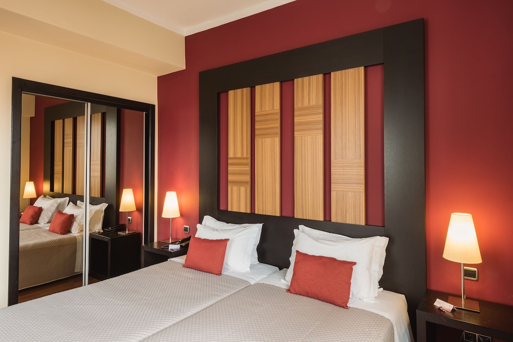 ROOM, DOUBLE BED
