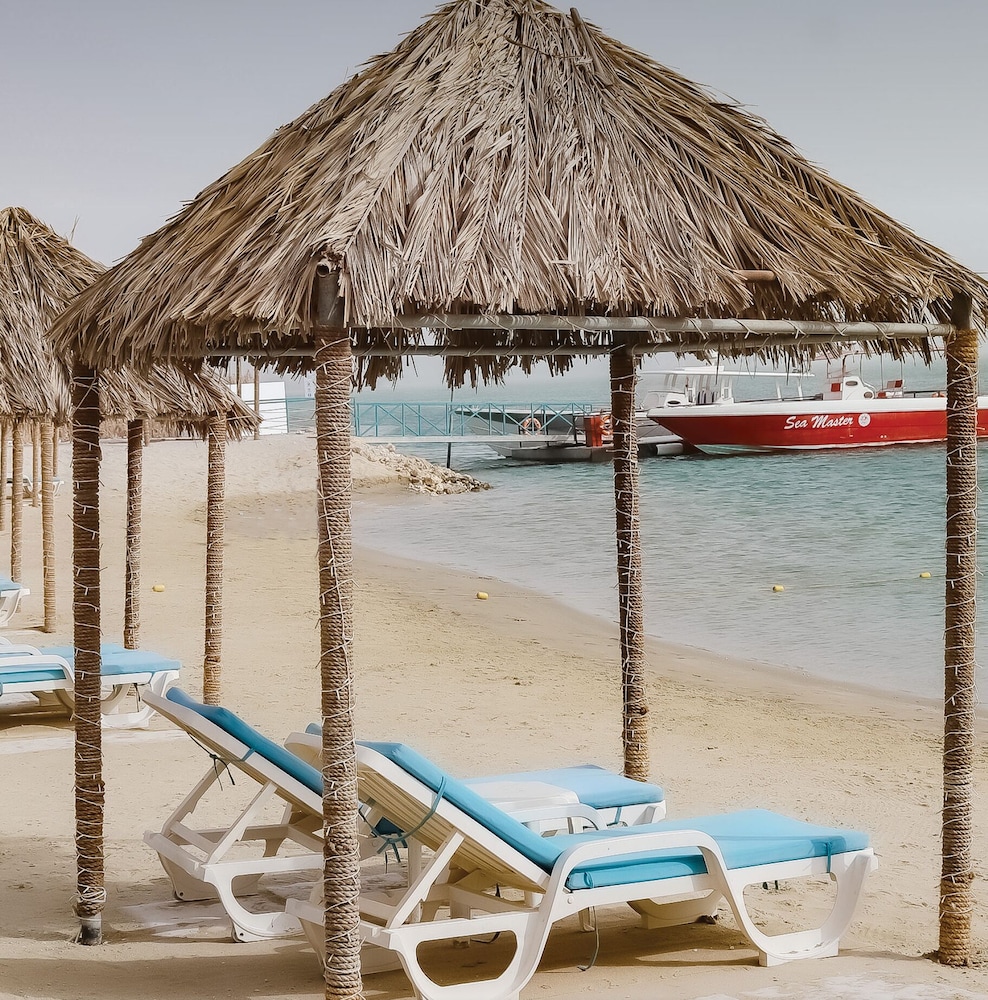 Lagoona Beach Luxury Resort And Spa 38/75