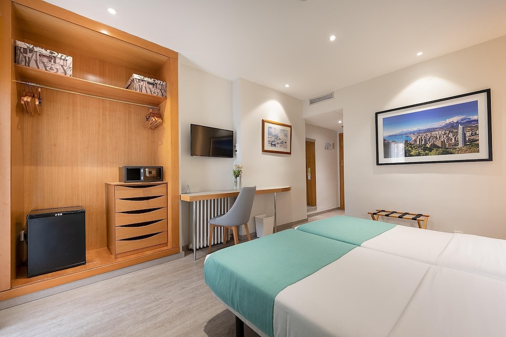 غرفة ثلاثية بثلاثة أسرّة بإطلالة على المدينة بشرفة، Poseidon Resort 5/7