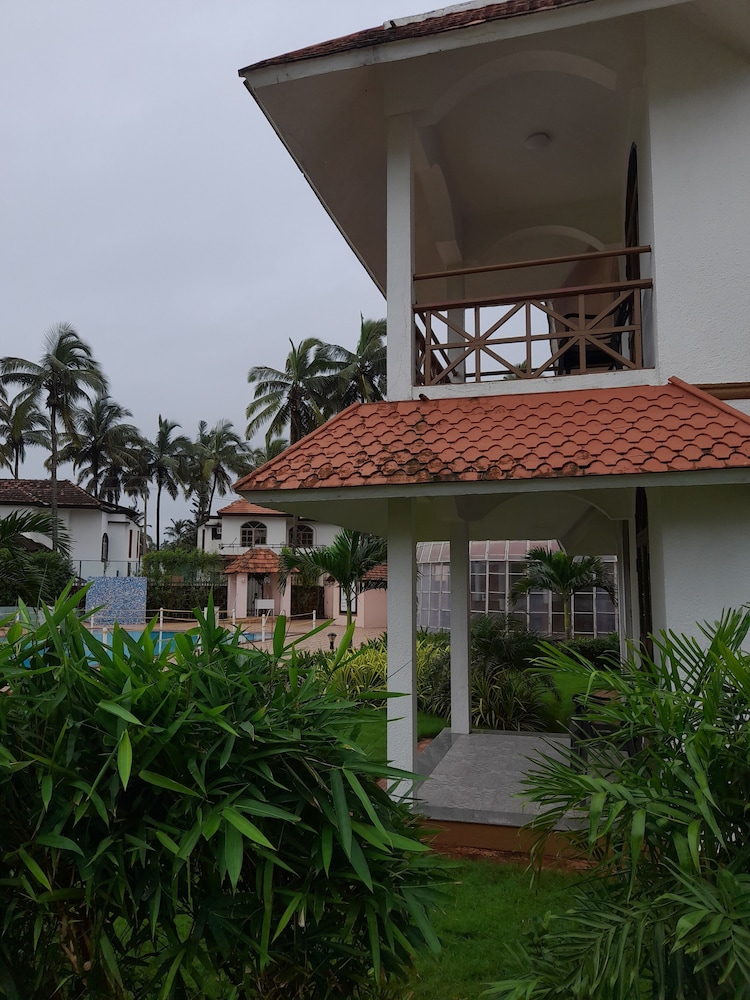 Nanu Beach Resort and Spa 2/50