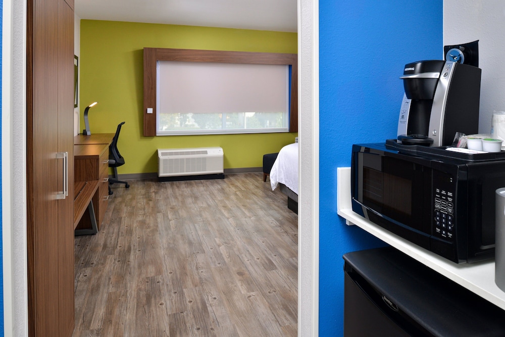 HOLIDAY INN EXPRESS ORLANDO SOUTH PARK 27/61