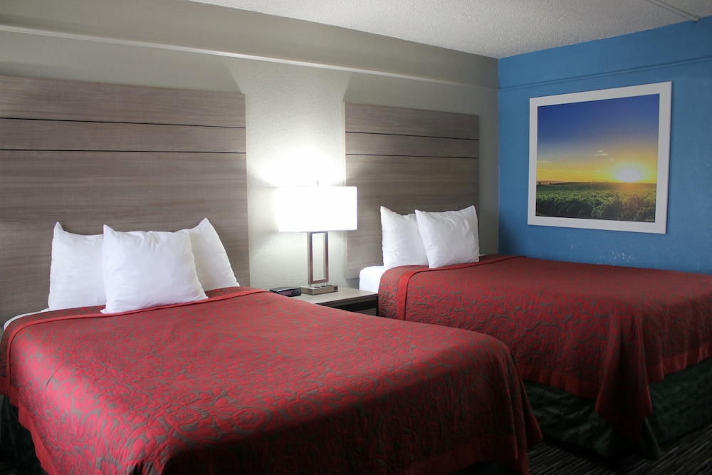 Days Inn by Wyndham Central San Antonio NW Medical Center 14/40