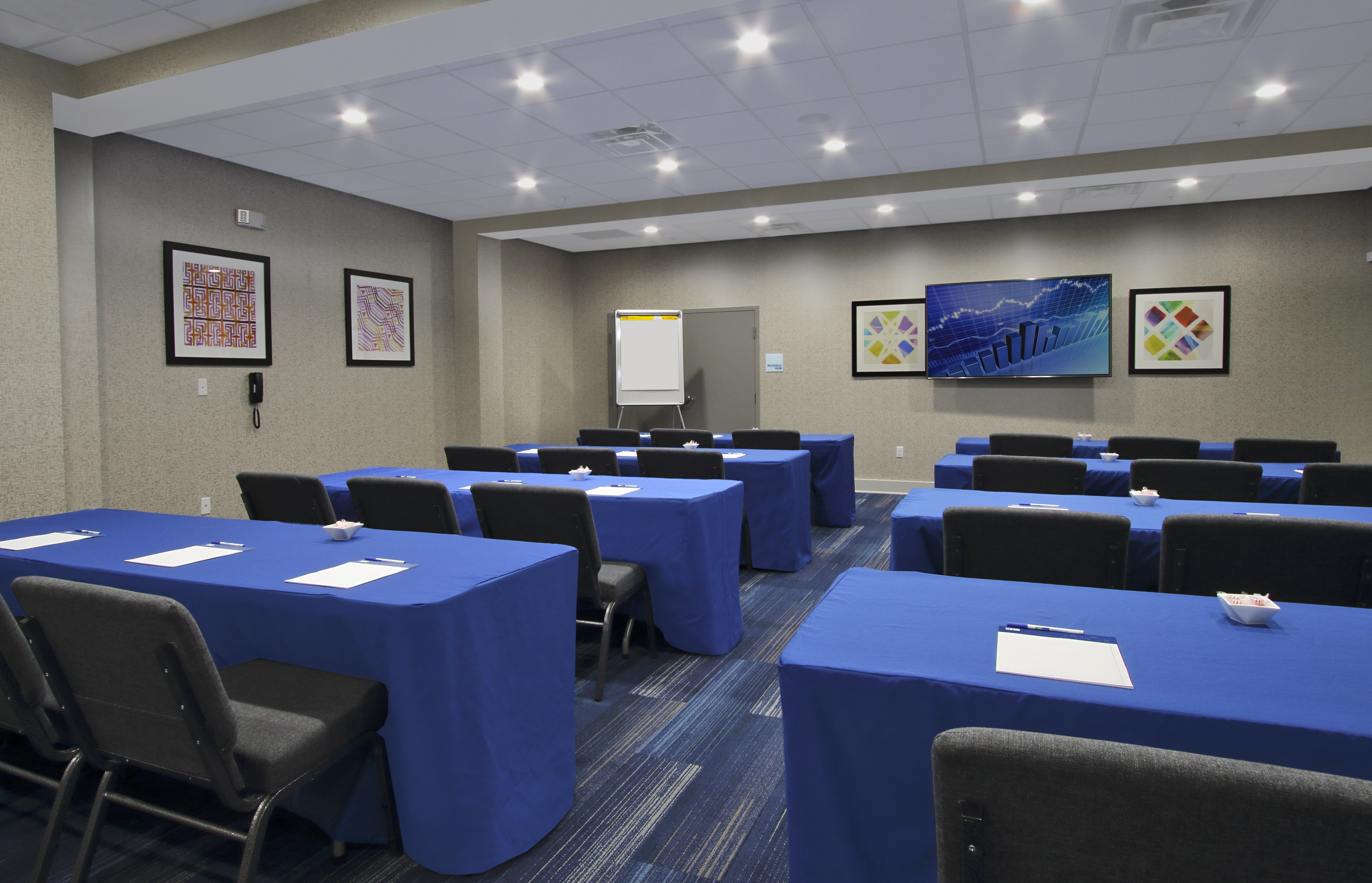 Holiday Inn Express & Suites Lake Charles South Casino Area 48/55