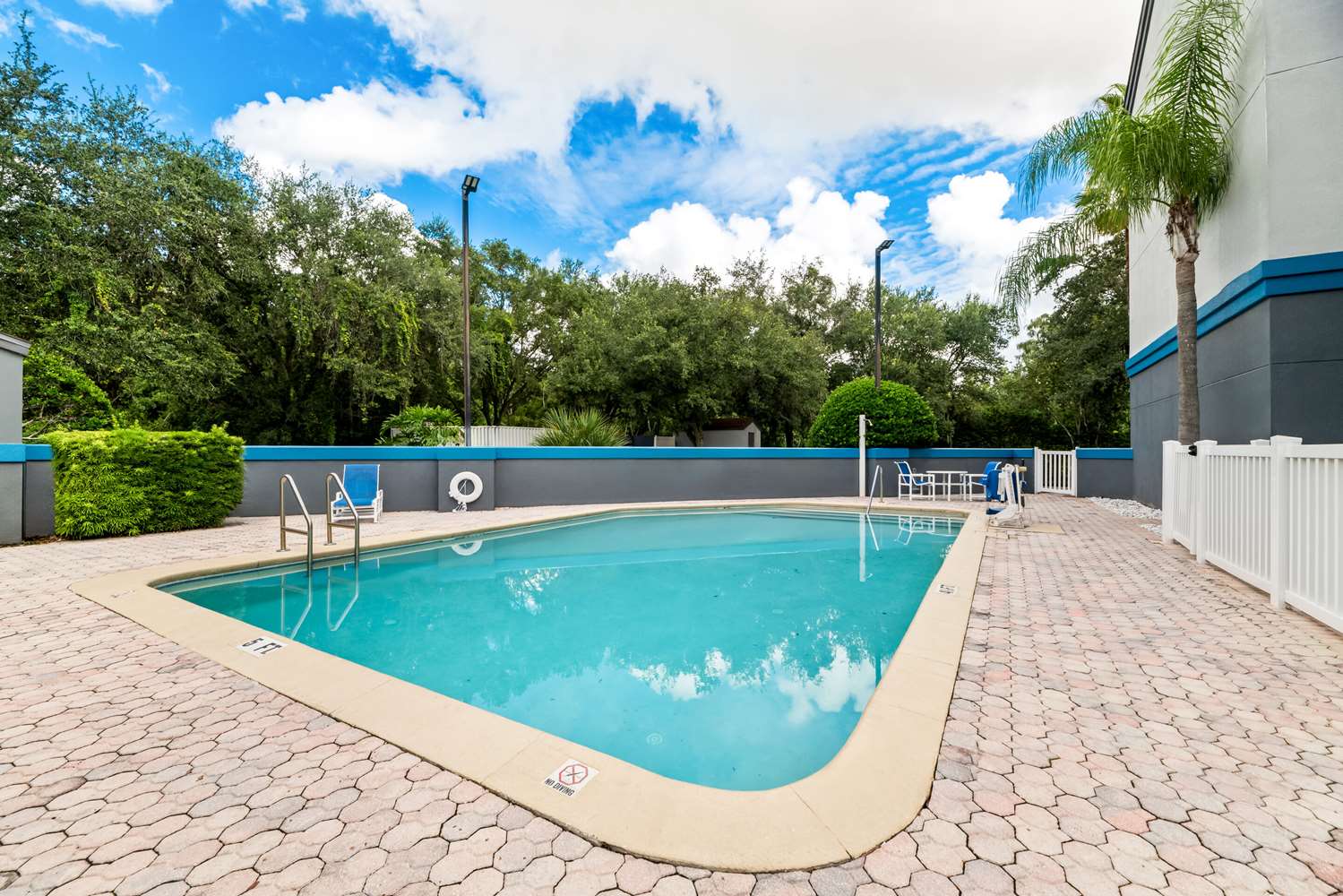 Suburban Studios Orlando - Ocoee/Winter Garden 8/13