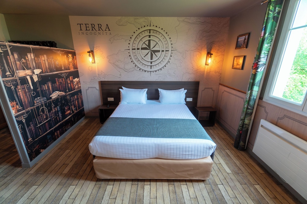 Explorers Hotel 15/67