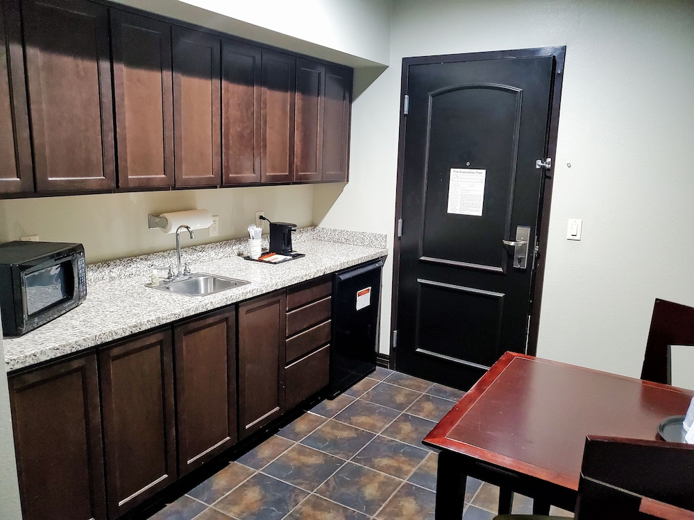 Hawthorn Suites by Wyndham Lubbock 11/92