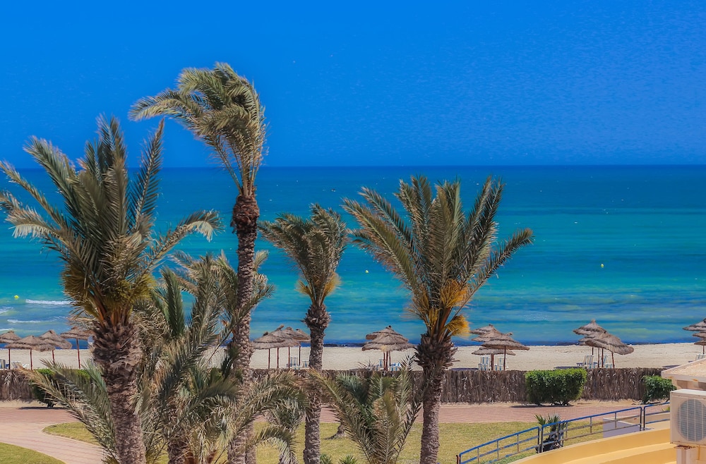 Al Jazira Beach 62/68