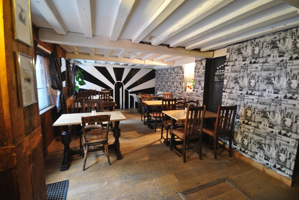 The Longboat Inn 32/41