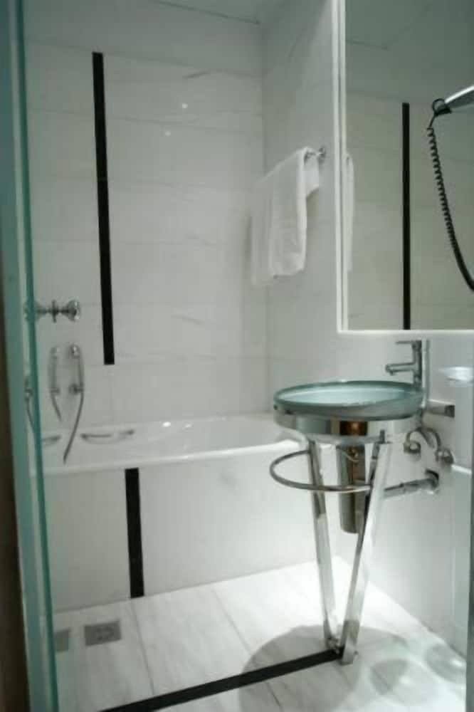 Art Hotel Athens 50/50