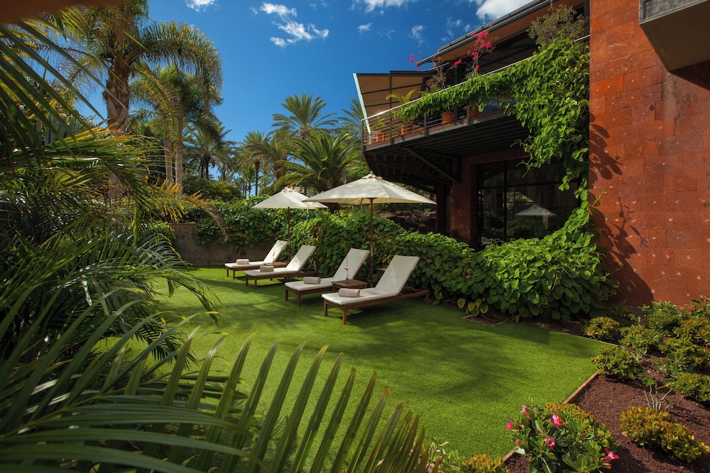 Lopesan Costa Meloneras Resort and Spa 66/70