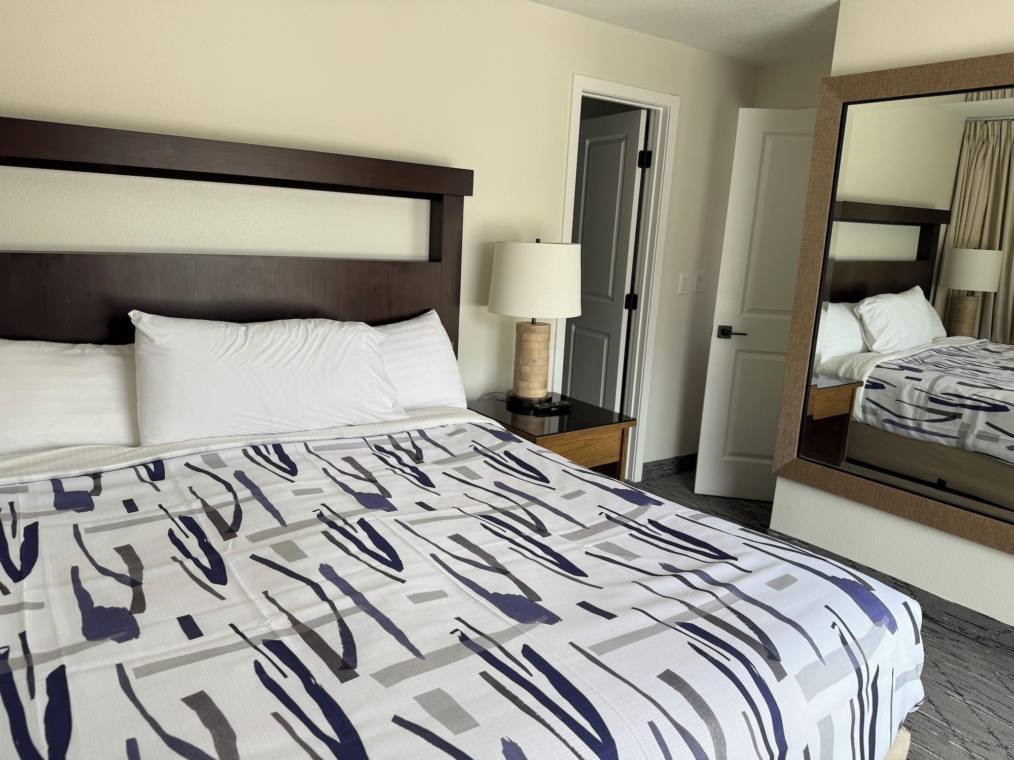 جناح، Snowshoe Motel 2/5