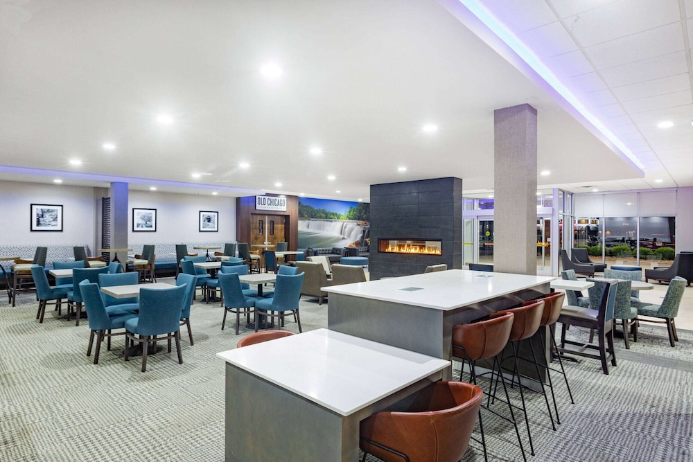 La Quinta Inn & Suites by Wyndham Joplin 48/56