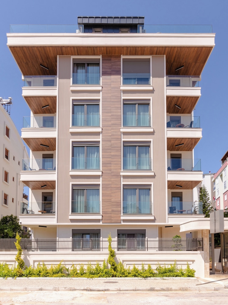 LOS Suites 2/50