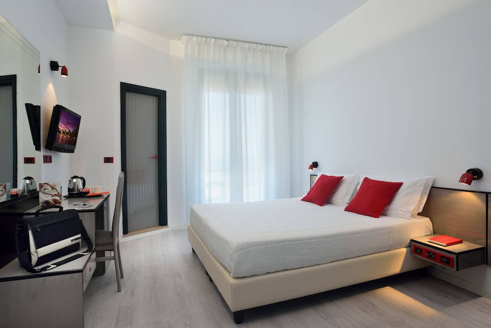 ECONOMY, DOUBLE OR TWIN BED