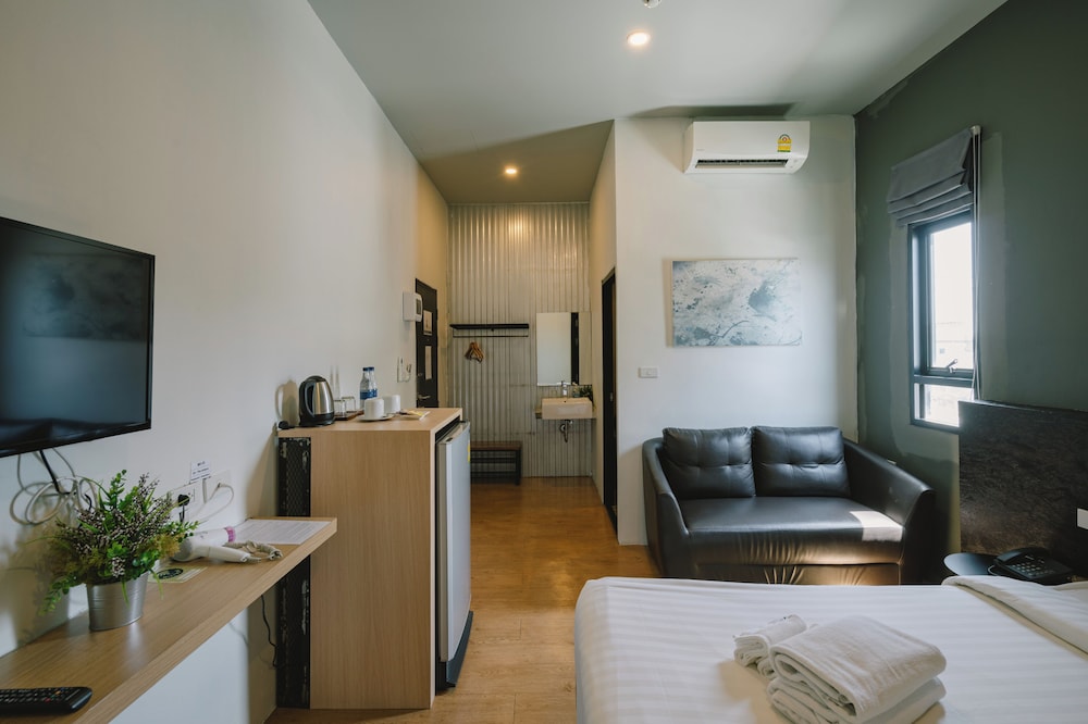 The Arbern Hostel x Bistro 29/50