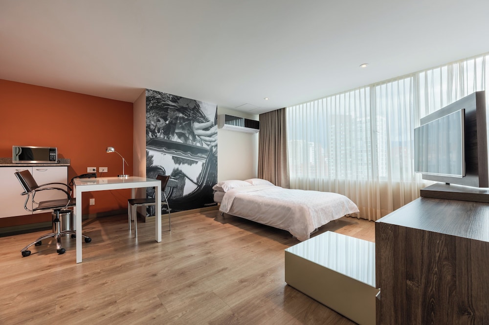 غرفة قياسية بسرير كوين، HOLIDAY INN EXPRESS MEDELLIN 8/10