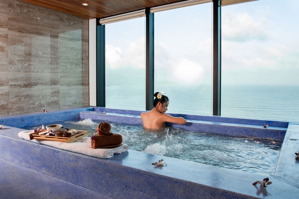 Sala Danang Beach Hotel 40/75