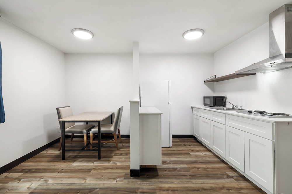 Kennewick Suites 42/58