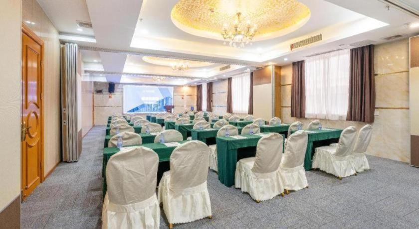 Vienna Hotel (Shenzhen Bantian Vanke Diwuyuan) 38/49