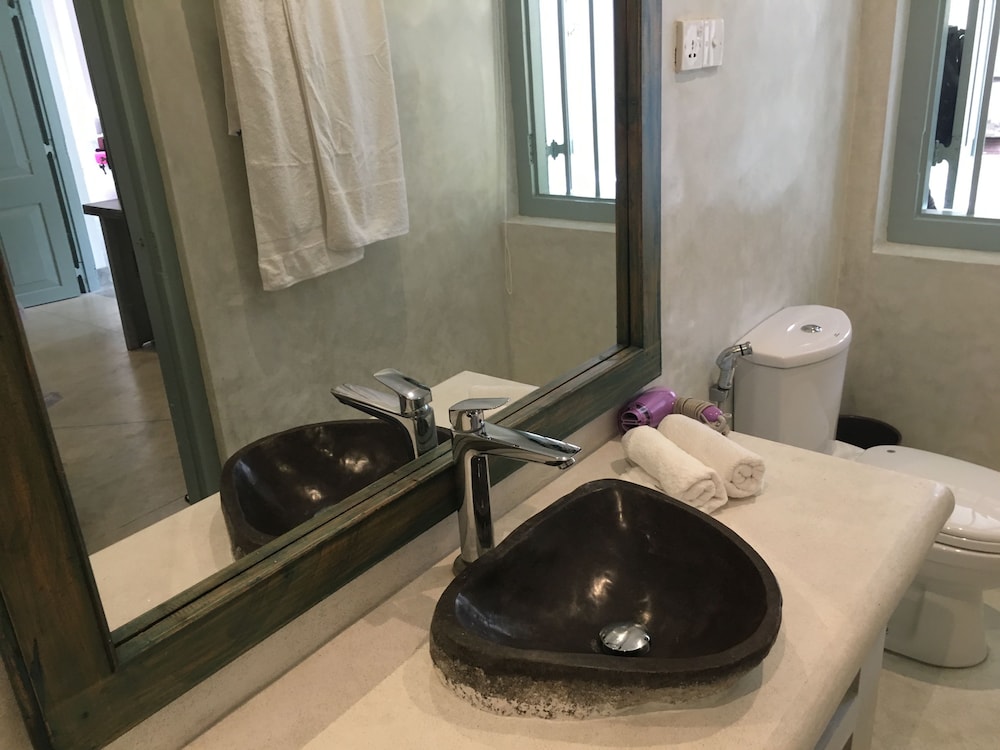 Khalids Guest House Galle 40/40