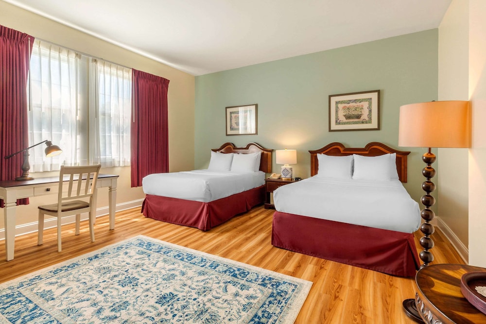 The Carriage House Inn Newport 13/44