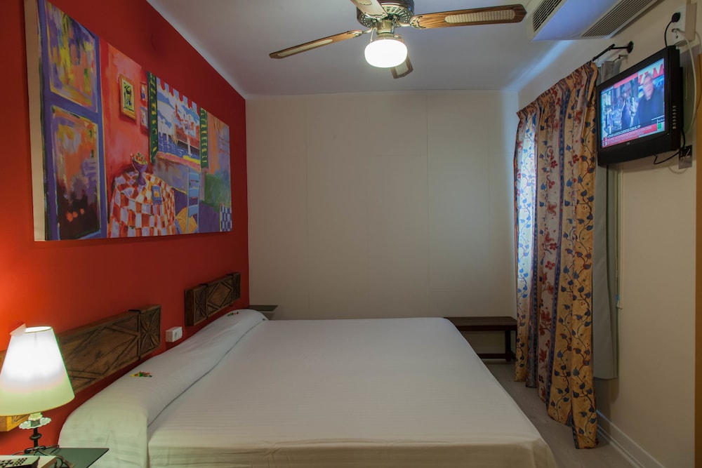 El Cid Hotel 25/72