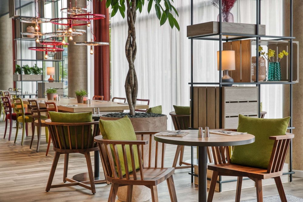 Intercityhotel Saarbrucken 38/50