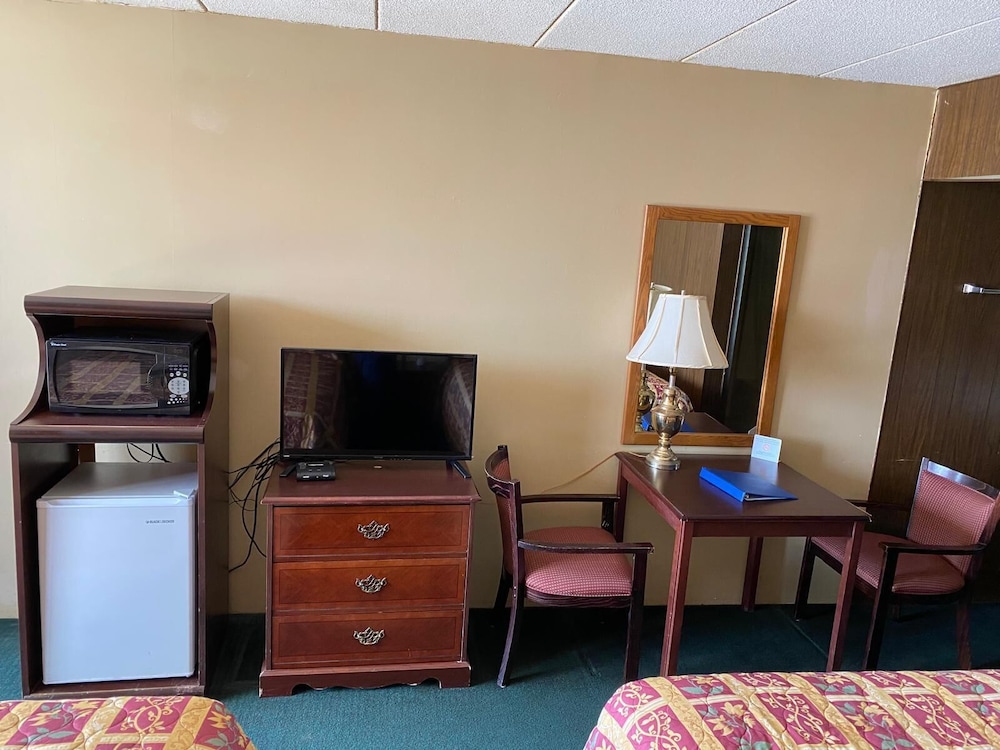 Budget Host Village Inn 12/22