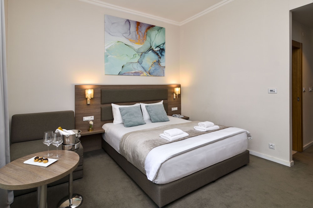 Opera Garni Hotel Belgrade 14/45