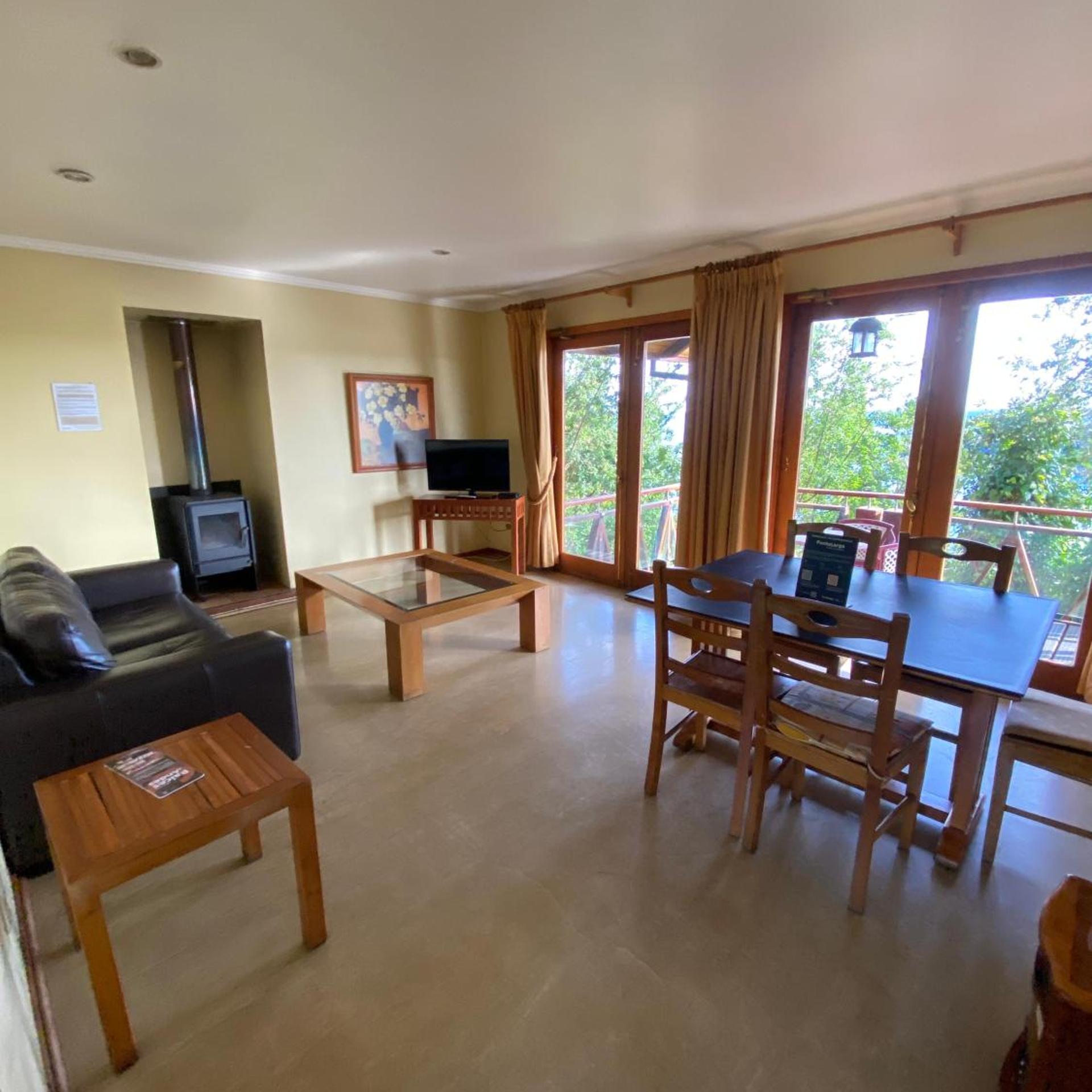 Hotel y Cabanas Punta Larga - Caja Los Andes 26/50